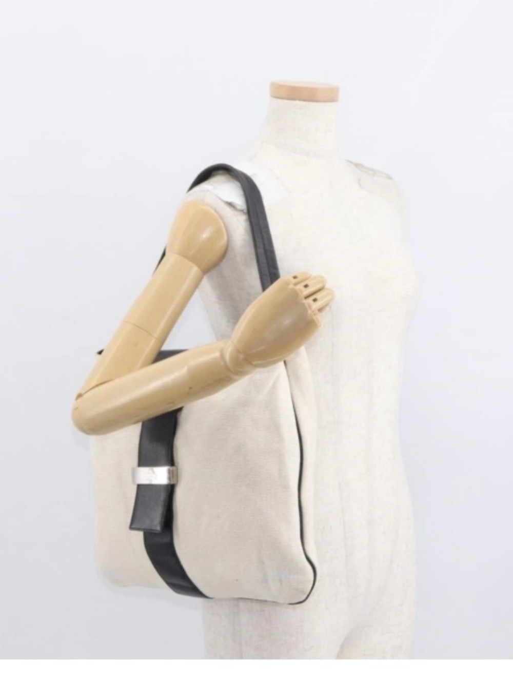 Gucci Sherry Line Cream Canvas & Black Leather W/ Silver Hardware Shoulder Bag